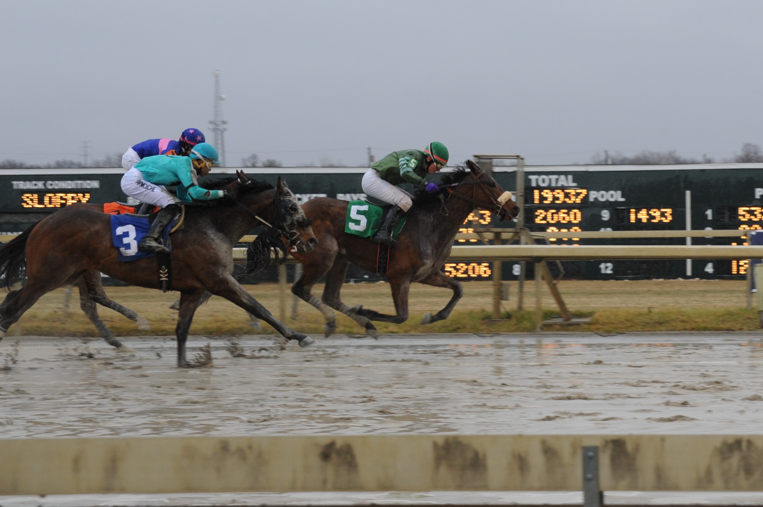 Matthew McCarron wins the Fegentri Championship Race at Parx on Itsknownasthebern